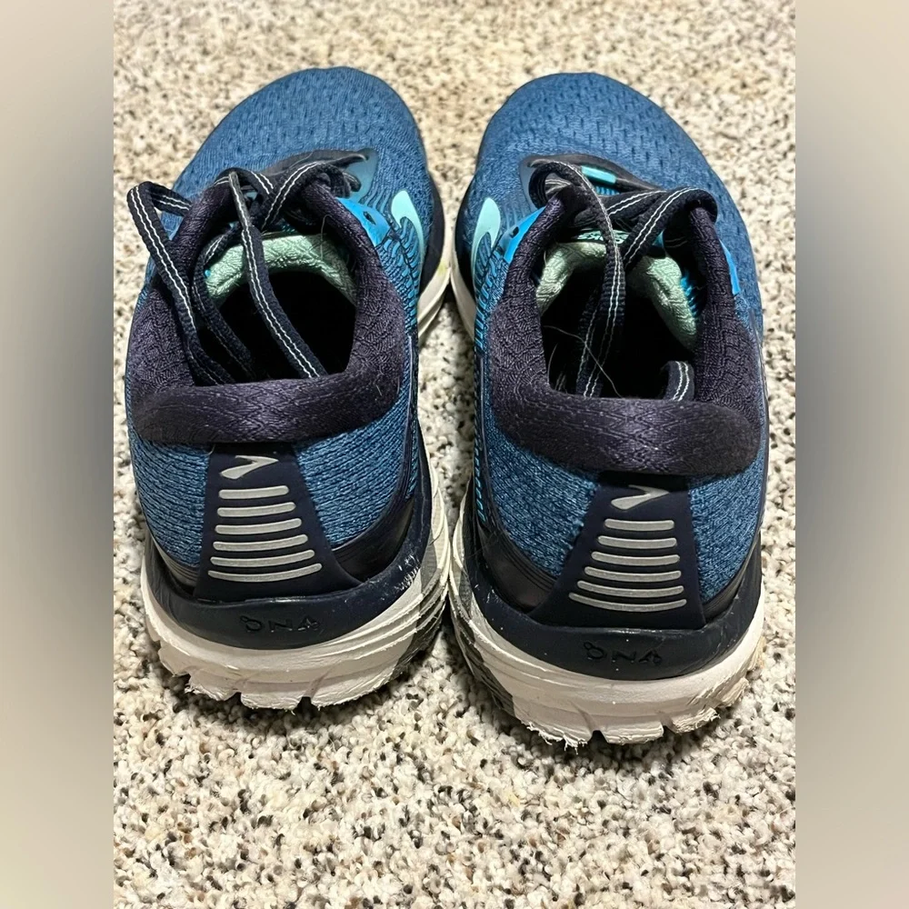 Brooks  women’s Adrenaline 18 GTS size 9 WIDE - Picture 4 of 6